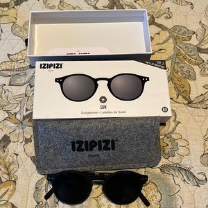Izipizi Black Sunglasses NWT
